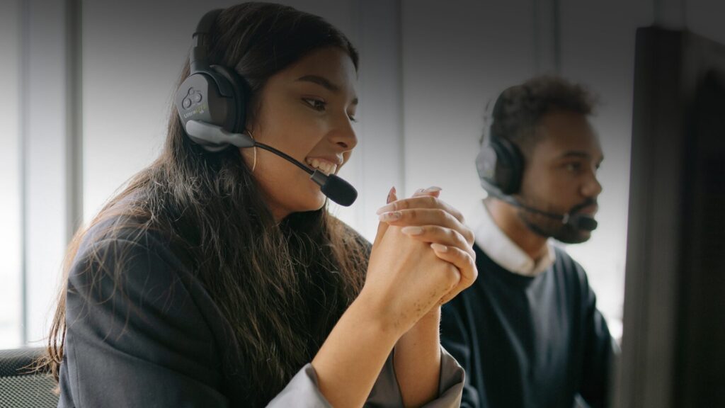 Customer support agent using a digital knowledge base to answer customer questions.